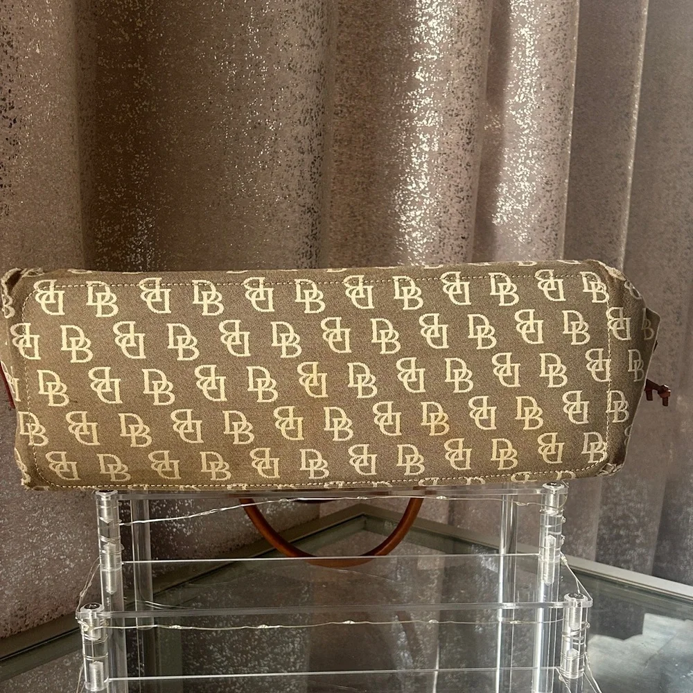 Dooney & Bourke‎ Tan and Cream Signature Logo Tote